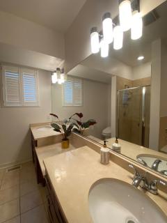 A Spacious and Well-Equipped Home - Chicago - 4