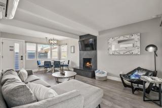 Mission Beach Escape Near Ocean and Bay with Private Balcony BBQ and Garage Parking - San Diego - 3