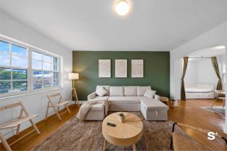 Modern 1-BD Apt with Free Parking - 4