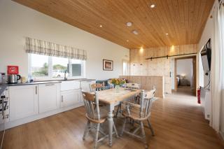 Little Lodge At Tapnell Farm - - 1