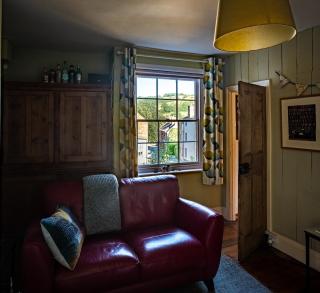 Wirksworth Townhouse - full of character - 9