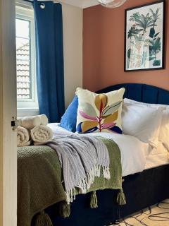 Contractors, Sleeps 8, Comfy Beds, 3 Bedroom, Free Parking - Kent - 0