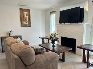 Beautiful home in West Palm - 5 min to Airport - West Palm Beach - 8