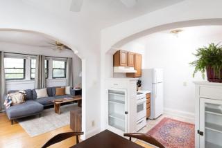 East Side Vintage 2BR Apt B6 - Milwaukee - 8