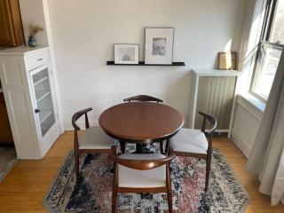 East Side Vintage 2BR Apt B6 - Milwaukee - 7