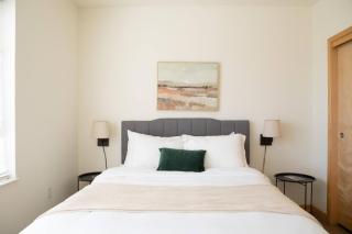 Flexhome Walkers Point 2BR T5 with Gym and Balcony - Milwaukee - 5