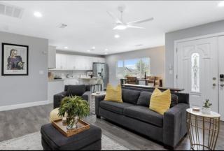 5 Units allows 26 guests plus Heated Pool Option and Spa - San Diego - 4
