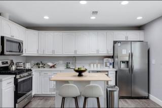 5 Units allows 26 guests plus Heated Pool Option and Spa - San Diego - 3