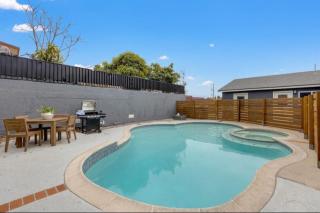 Leyla Pool Spa Min to Downtown Freeways Beaches - 1