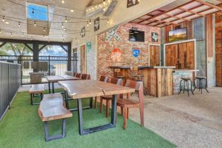 Chic Retreat 2BR 2BA with Comfort & Convenience - Haltom City - 1