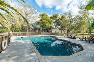Stunning Waterfront Rental Property with Private Dock and Pool - Dickinson - 8