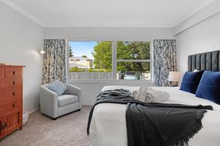 Spacious Papakura Family Delight w Deck and Yard - Papakura - 9