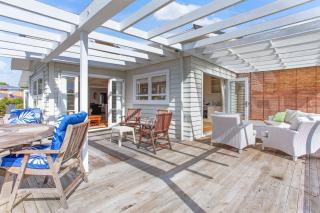 Spacious Papakura Family Delight w Deck and Yard - Papakura - 3