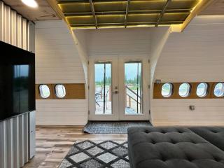 Pilot Lodge - Epic Alaskan Airplane Home DC-9 - 5