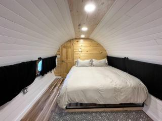 Pilot Lodge - Epic Alaskan Airplane Home DC-9 - 1