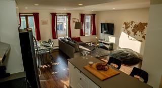 Spacious two stories condo in old port free parking - Montréal - 9