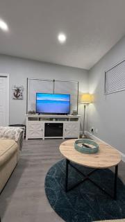 Sleeps 8 1k 2Q 1T w pool hockey ping-pong - 1