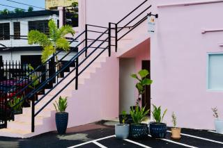 Room 9: Sleek and Serene Stay in San Juan - 5