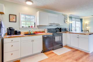 6 Mi to Blue Ridge Parkway Home with Deck and Views! - Candler - 1