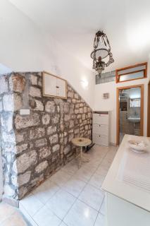 Nono - Stari Grad - 2