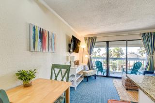 Stroll to Shore Gem with Pool Access in Galveston - Galveston - 4