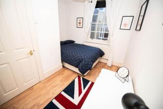 Spacious mews flat with parking - 9