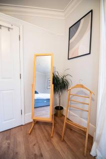 Spacious mews flat with parking - London - 5
