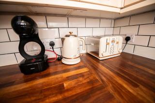 Spacious mews flat with parking - London - 4