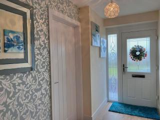 Chic Retreat Apartment Sleeping Two - Loughor - 9