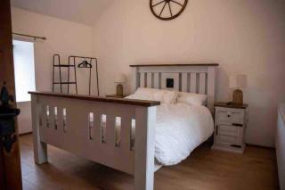 Roddys cottage three bedroom with hot tub sleeps6 - - 4