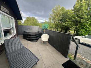 Stargazing Igloo by Eyja Mork with Hot Tub, BBQ and shared kitchen - 2
