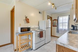 Walk to Iowa State University Pet-Friendly Apt! - Ames - 2