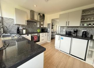 Contractors welcome 3 bed house with parking by Eagle Owl Stays - Crawley - 7