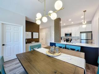 Beautiful Three bed condo, Minutes from Disney condo - 5