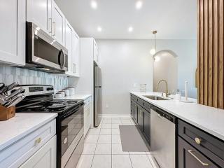 Beautiful Three bed condo, Minutes from Disney condo - 3