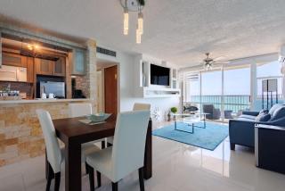 Steps from Foxwoods Casino- Beachfront Stay with Pools - San Juan - 5