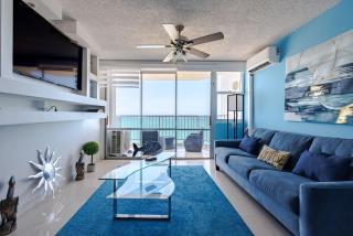 Steps from Foxwoods Casino- Beachfront Stay with Pools - San Juan - 4