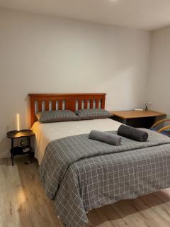Spacious Neat Home close to Airport and CBD - Auckland - 5