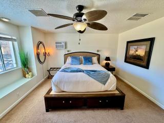 Epic Views, Huge House, Acres of J-Trees to explore, Hot Tub, Pool, AC, and Mini-Golf - Joshua Tree - 4