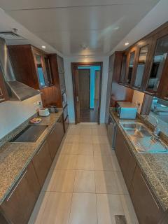 Stunning 2 Bedroom Marina Canal View Apartment - 8