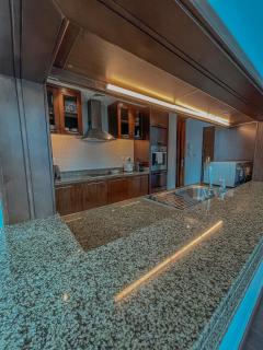 Stunning 2 Bedroom Marina Canal View Apartment - 4