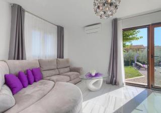Villa Chiara 2 Bedroom, Private Pool, BBQ & Child-Friendly - Puntera - 7