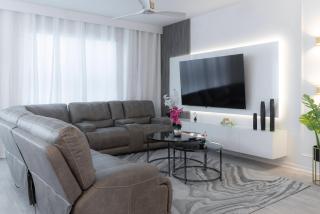 Brand New Home 8 BedroomsPoolSleeps 26 - 1