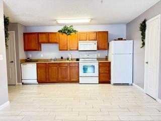 Stylish & Cozy Oasis near FAMU, FSU, Pool, Parking - Tallahassee - 4