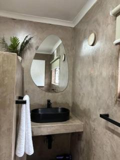 Immaculate one bedroom across road from beach - Ballito - 9