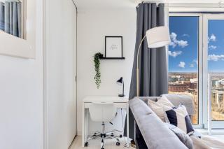 Stunning Apartment - City Centre - Secure Parking, Self-Check-In, Fast WiFi and Smart TVs by Yoko Property - 6