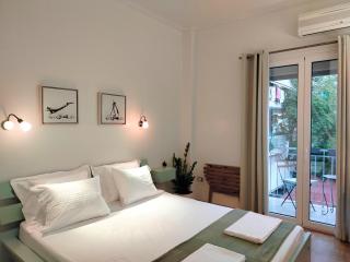 εν οίκω στο Θησείο -- at home in Thissio - Atene - 8