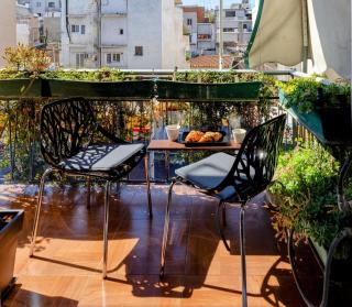εν οίκω στο Θησείο -- at home in Thissio - Atene - 2