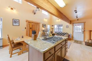 5 Mi to Kasilof River Forest-View Retreat with Deck - 1