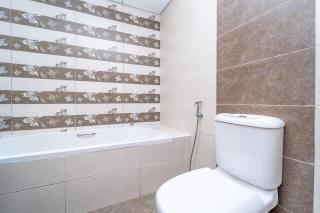 Beachfront holiday homes with beach,sauna,jacuzzi,cafe,restaurants and more - Ajman - 4